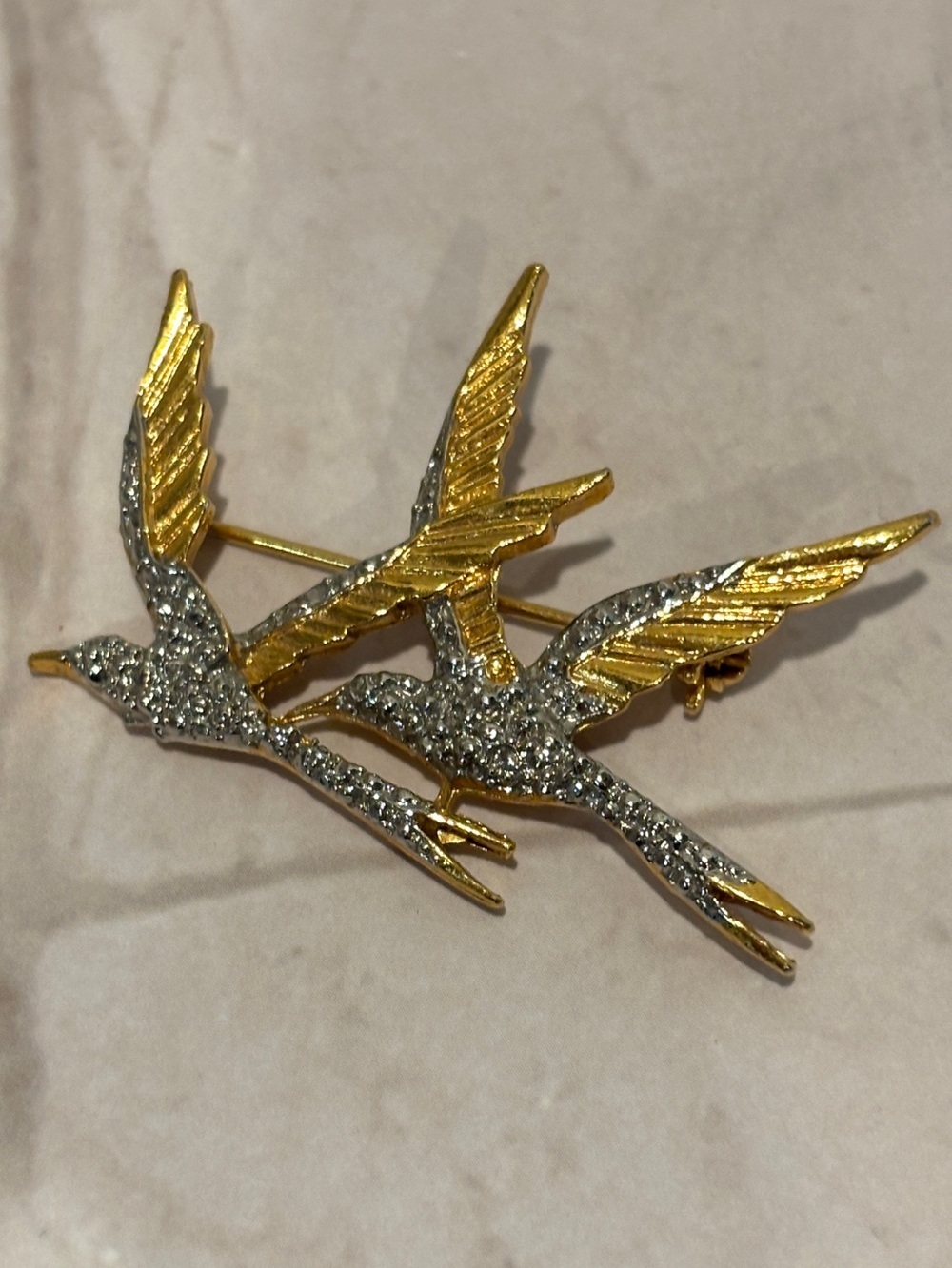 MICHELE LYNN Gold Tone Flying Birds Brooch